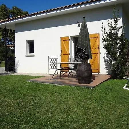 Maison Calme Avec Jardin Et Parking A 15mn De La La Grande Motte Ou Le Grau Du Roi *