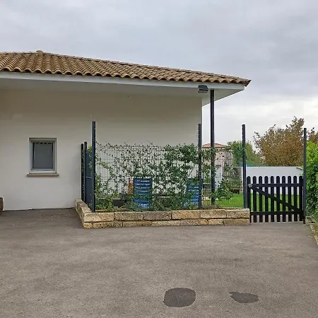 Maison Calme Avec Jardin Et Parking A 15mn De La La Grande Motte Ou Le Grau Du Roi Tatil Evi