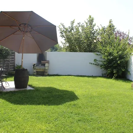 Maison Calme Avec Jardin Et Parking A 15mn De La La Grande Motte Ou Le Grau Du Roi Tatil Evi