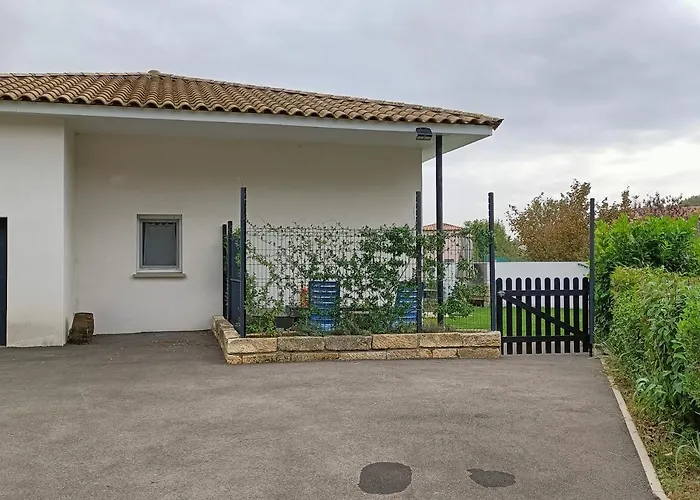 Maison Calme Avec Jardin Et Parking Prives Semesterbostad