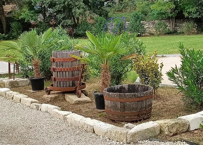 Semesterbostad Maison Calme Avec Jardin Et Parking Prives *
